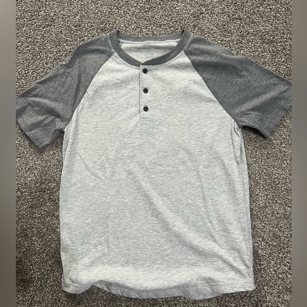 American Eagle tee